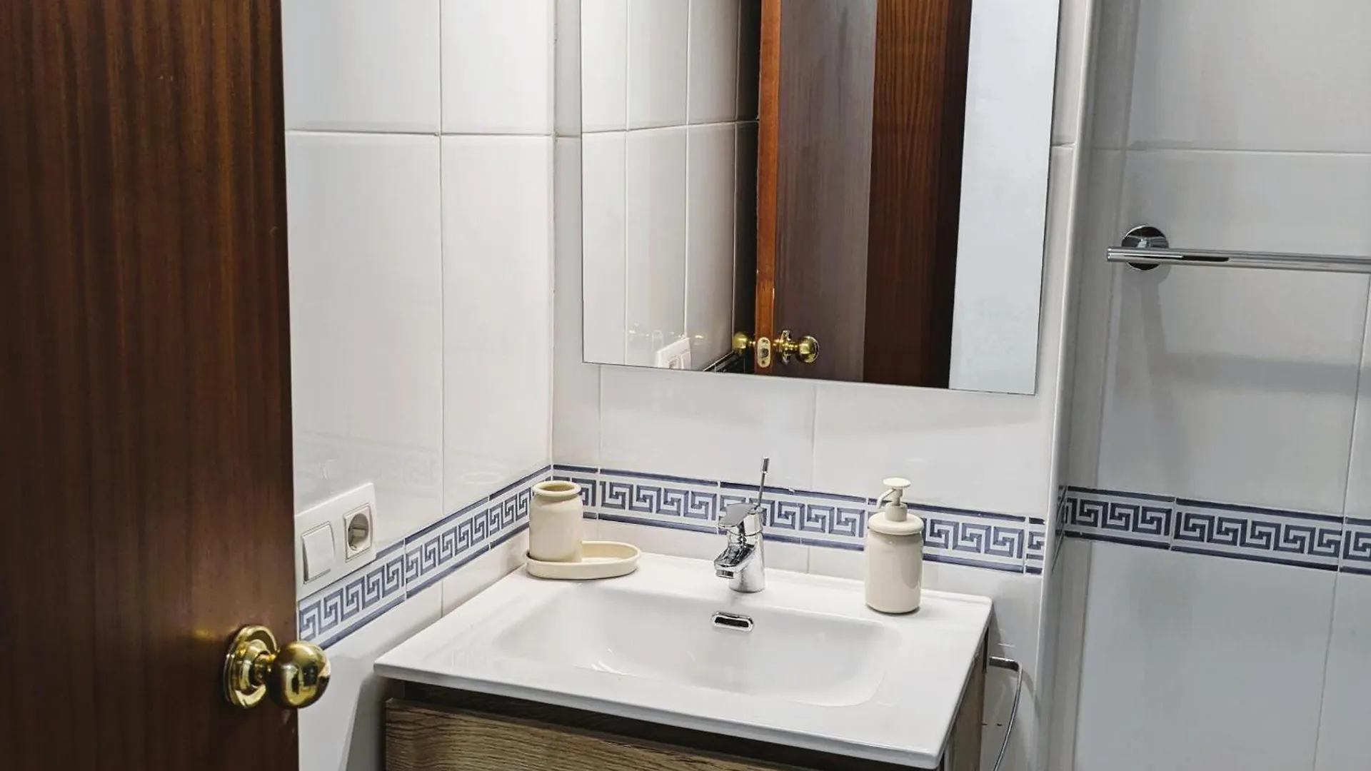 Apartamento Con Wifi Y Parking A 2ª Linea De Playa En Santa Margarita, Roses - Es-258-66 0*,